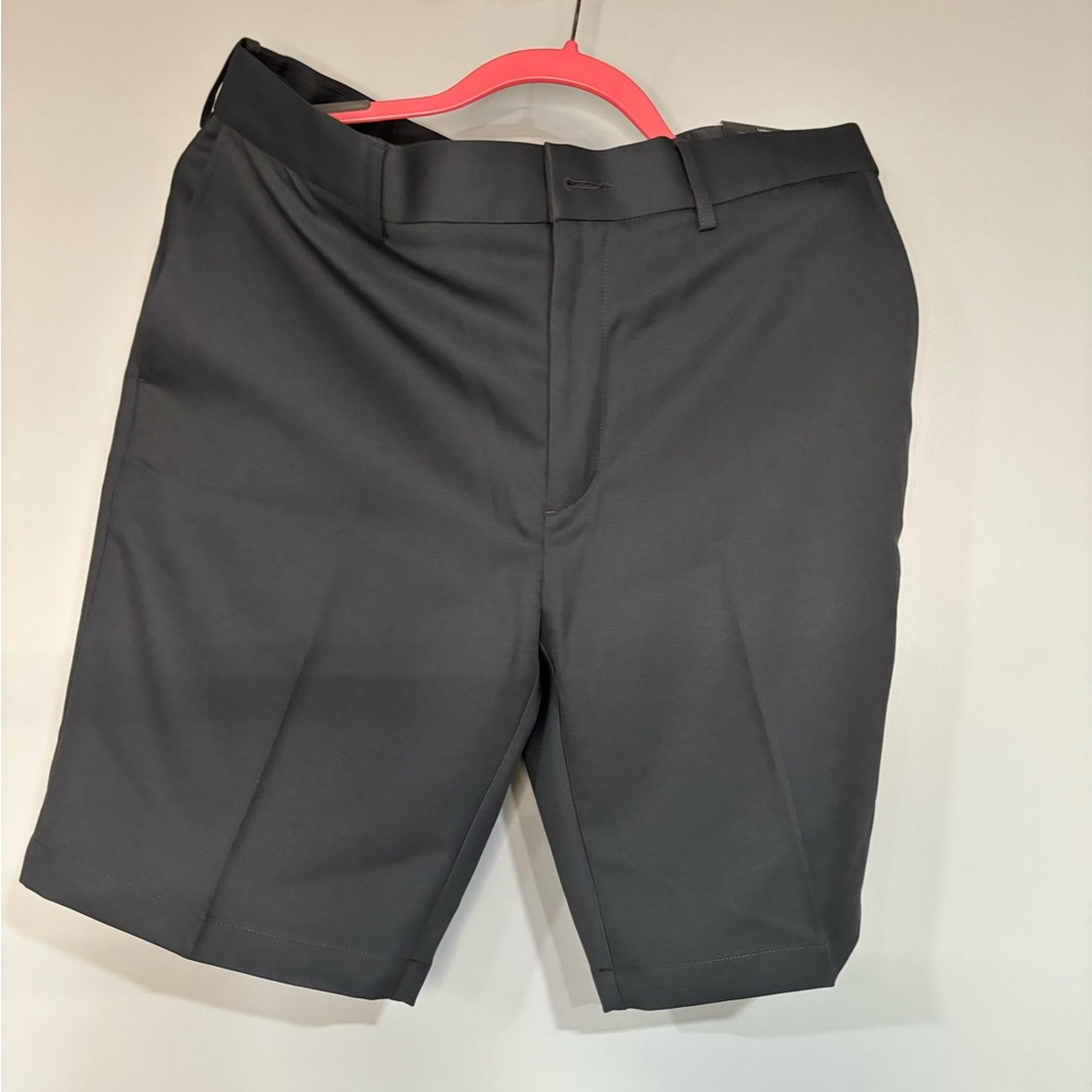 NWT PGA TOUR Men's Expandable Flat Front Golf Short, Asphalt, 34